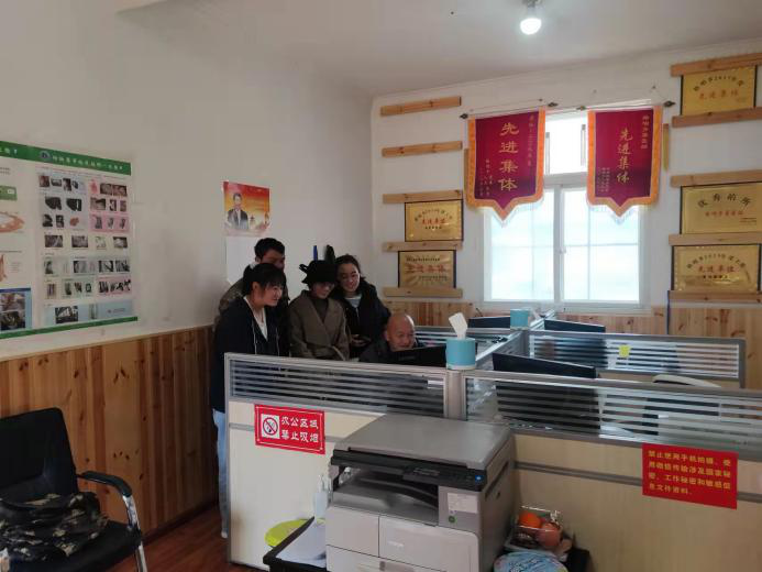 1648606566412059492.png 2301.png